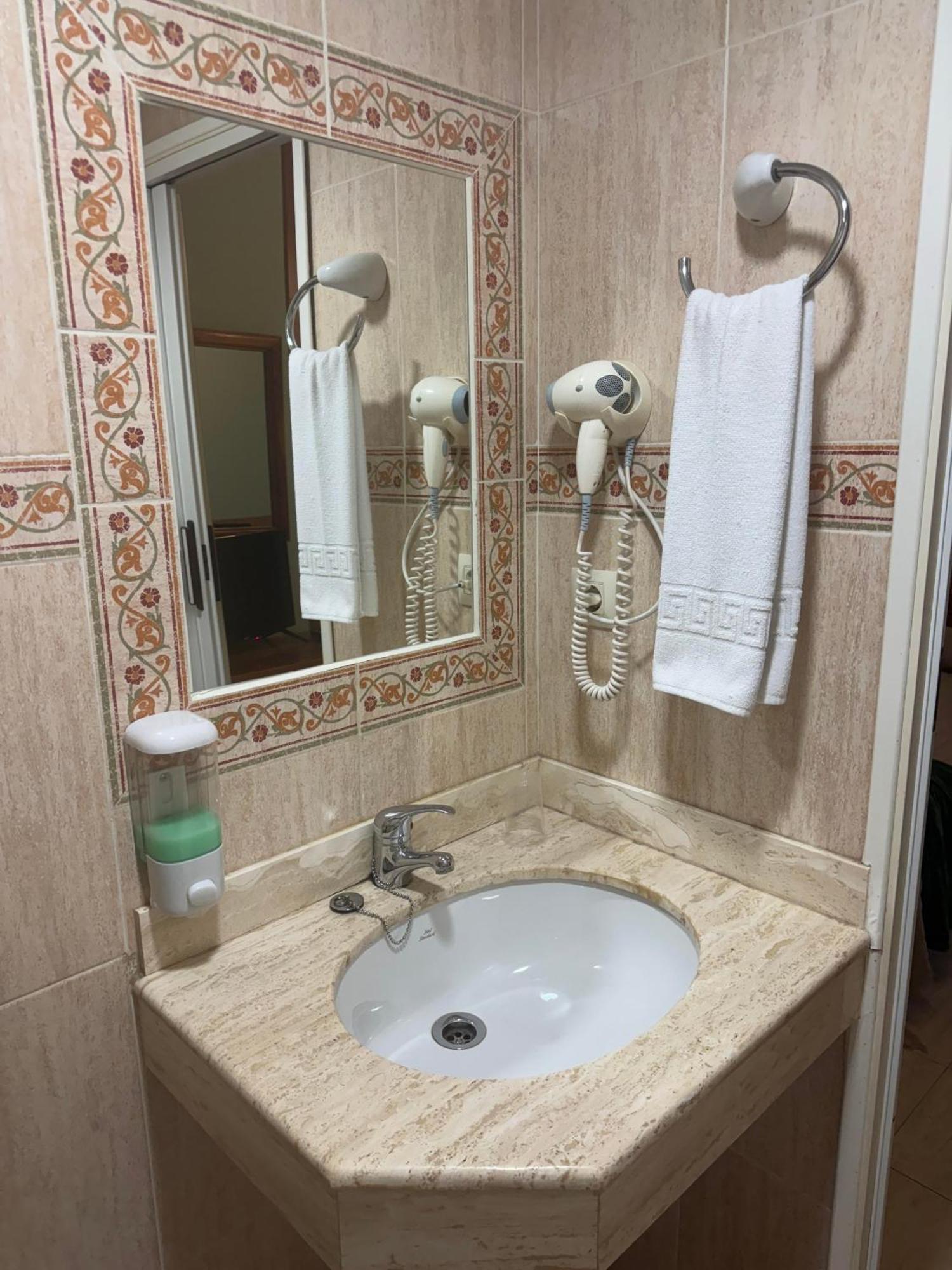 Hostal Joaquin Las Ventas con Pena Aguilera Bagian luar foto